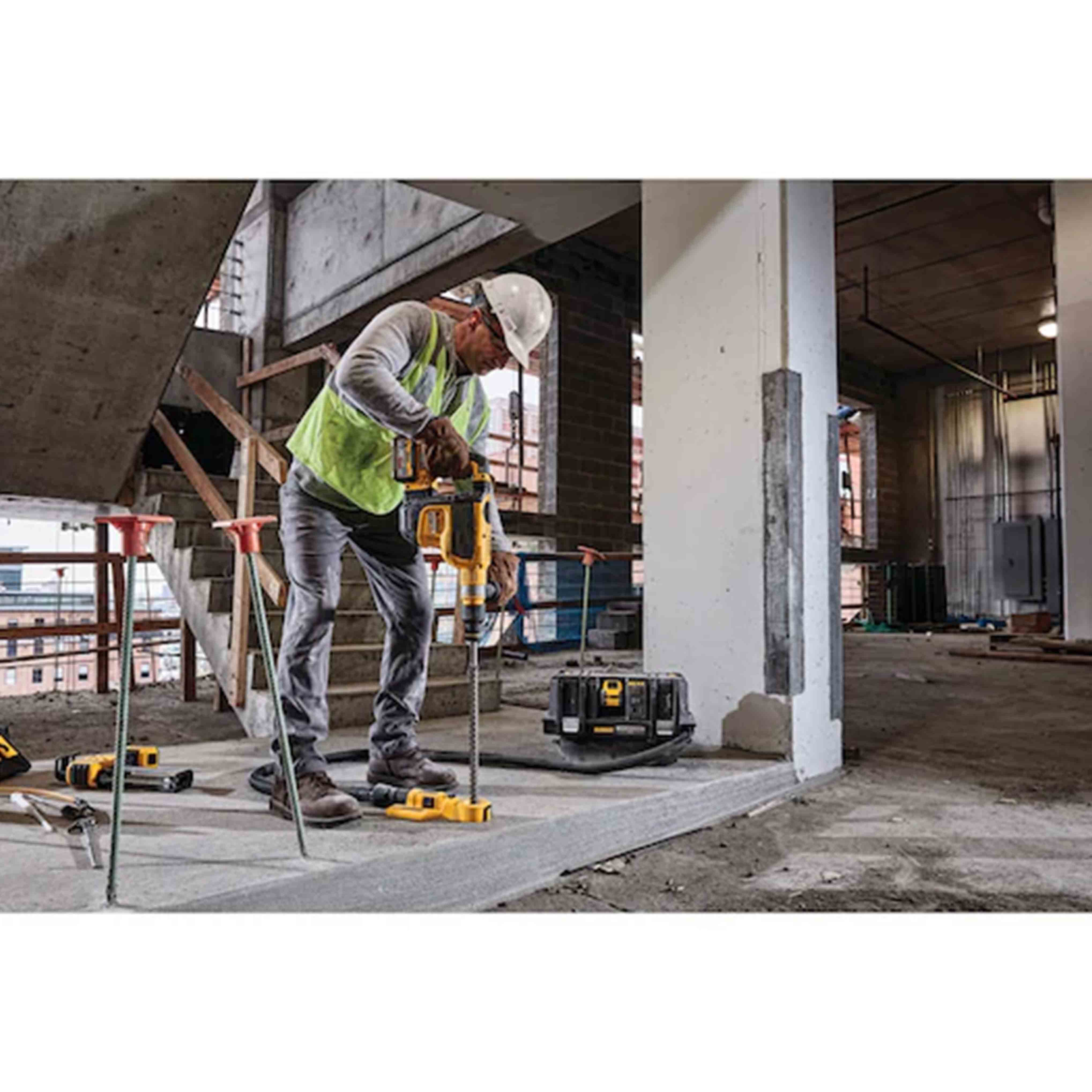 Demo-perforator hammer BRUSHLESS motor 54V XR FLEXVOLT high power SDS-Max 45mm in CASE and ACCESSORIES - DeWALT - DCH614X2-QW Demo-perforator hammer BRUSHLESS motor 54V XR FLEXVOLT high power SDS-Max 45mm in CASE and ACCESSORIES - DeWALT - DCH614X2-QW